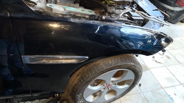 Fender (RHF) - 2018 Jaguar XE