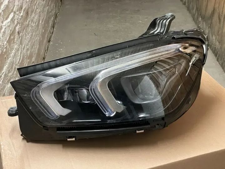 a1679064104   headlight