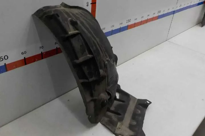 Front inner fender R    (New Model)