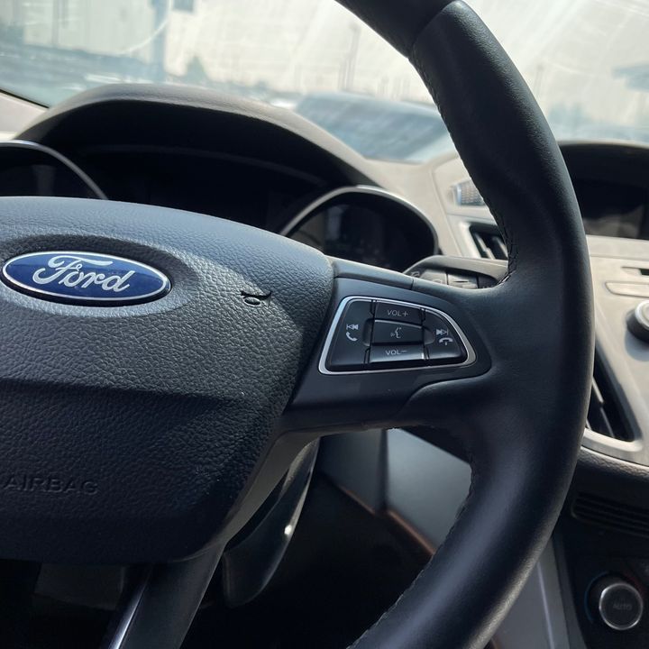 Steering wheel - 2019 Ford Escape
