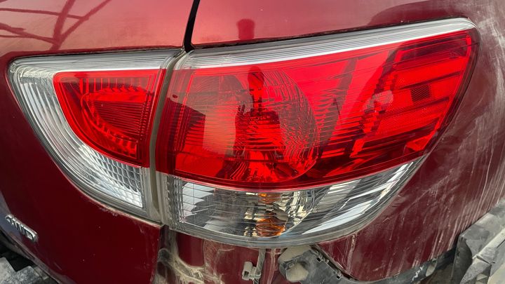 Tail Light (RH) - 2014 Nissan Pathfinder