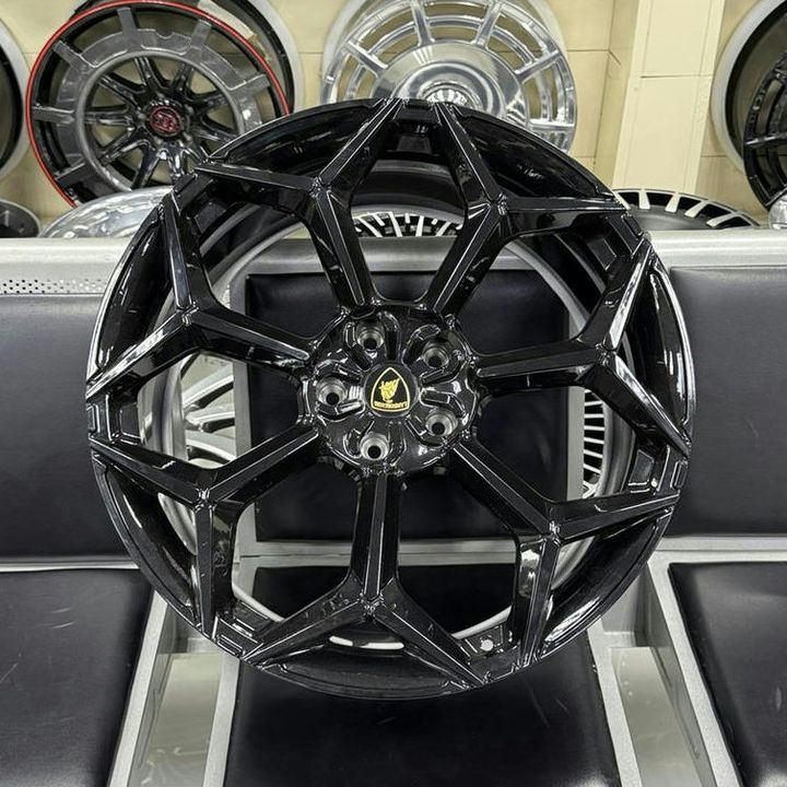 Lamborghini Urus- R23 Gloss Black Alloy Wheel