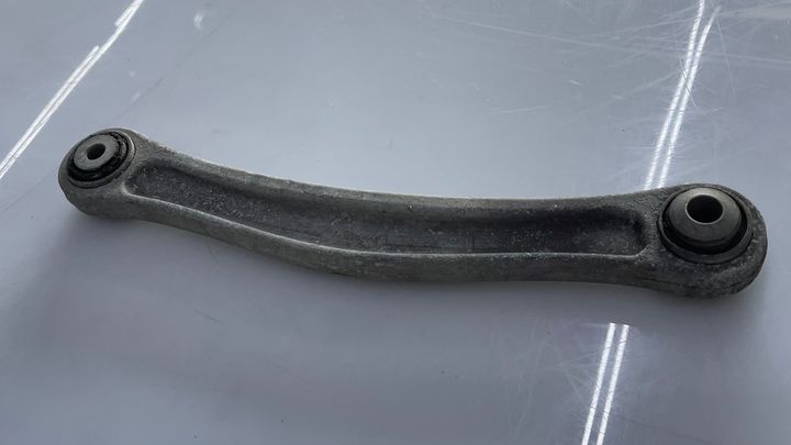 Upper arm (RH) - 2005 Volkswagen Touareg