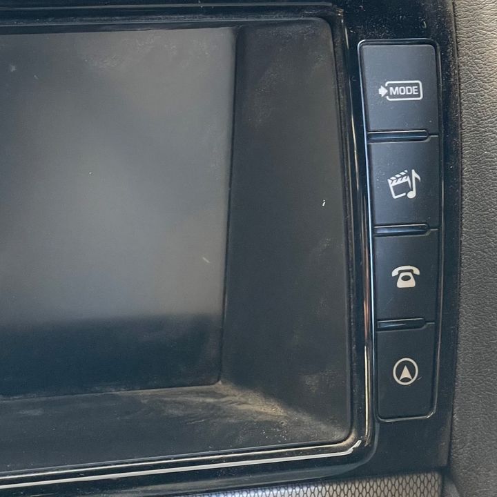 Info-gps-tv screen - 2017 Jaguar F-type
