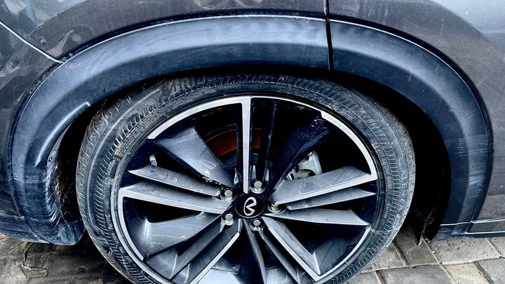 Fender moulding (RHB) - 2023 Infiniti QX55
