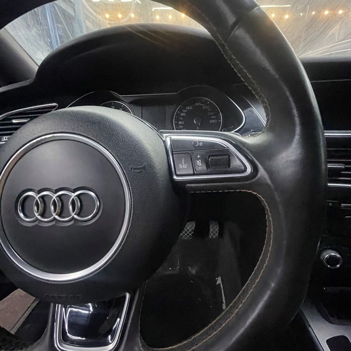Steering wheel - 2015 Audi A4 Quattro