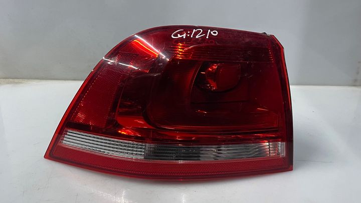 Tail Light (LH) - 2011 Volkswagen Touareg