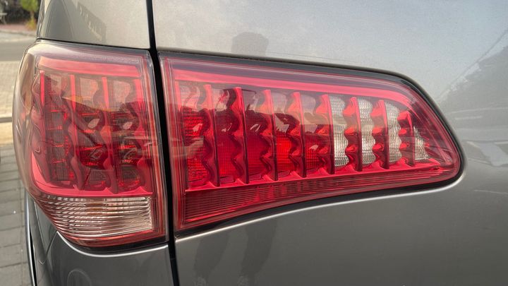 Tail Light (RH) - 2011 Infiniti QX56 5.6i