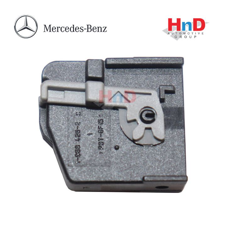 Mercedes Benz Genuine RECEPTACLE HOUSING 0315457528