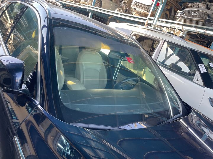 Windshield glass - 2021 Infiniti QX50