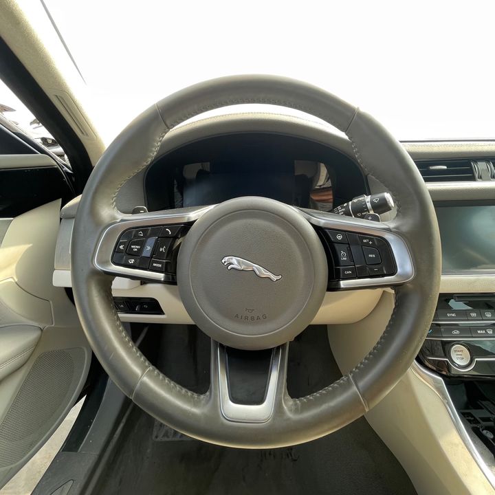 Steering wheel - 2020 Jaguar XF PRESTIGE