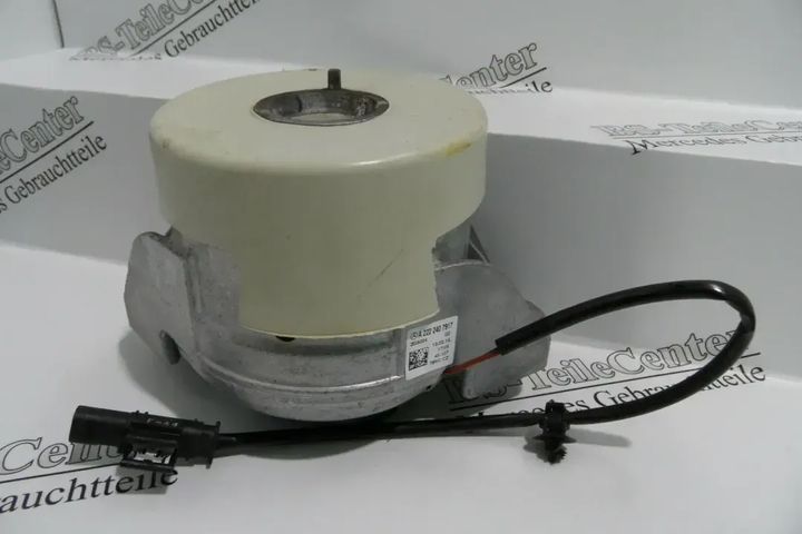 ENGINE MOUNT