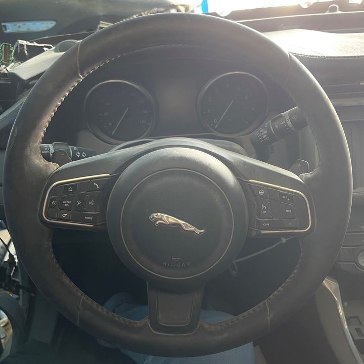 Steering wheel - 2016 Jaguar XF