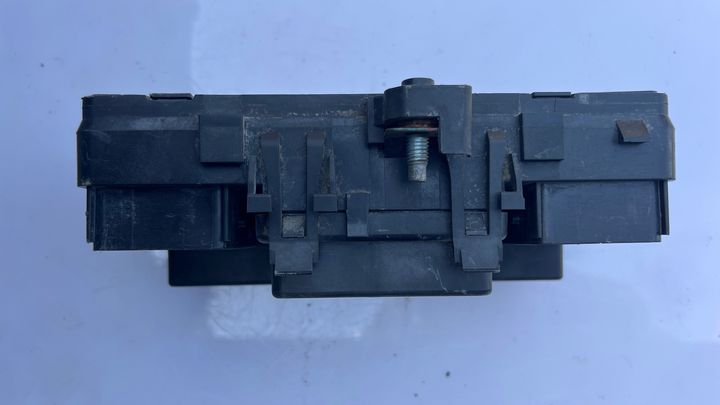 Fuse box - 2017 Lincoln MKZ