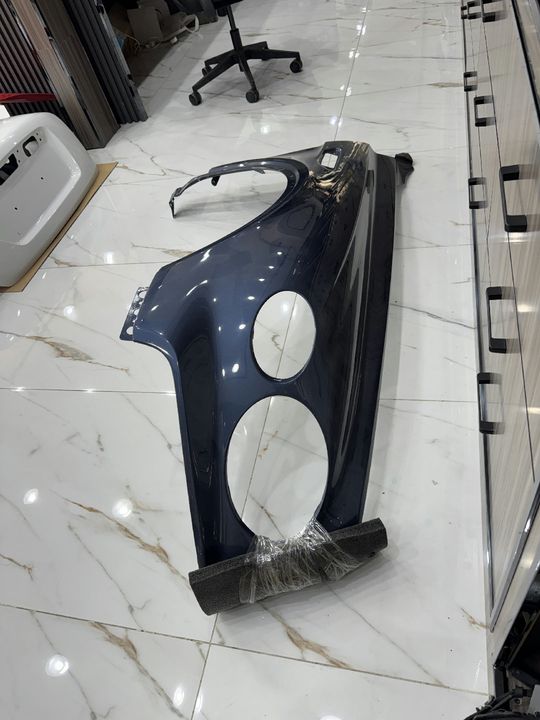 Bentley Bentyaga 2021 - Front Fender