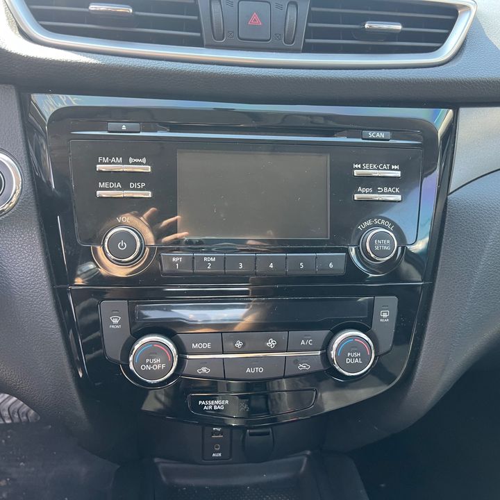 Info-gps-tv screen - 2015 Nissan Rogue