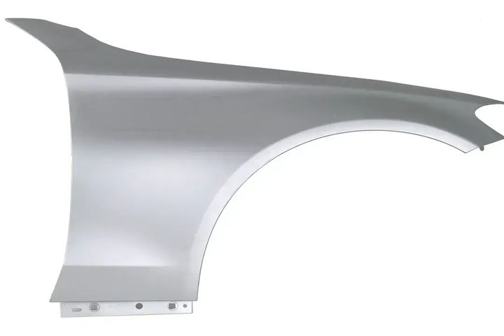 W205 FENDER R