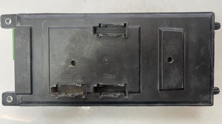 Fuse box - 2008 Land Rover LR3