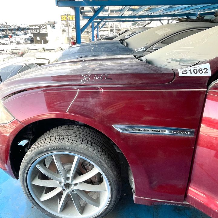 Fender (RHF) - 2012 Jaguar XJ
