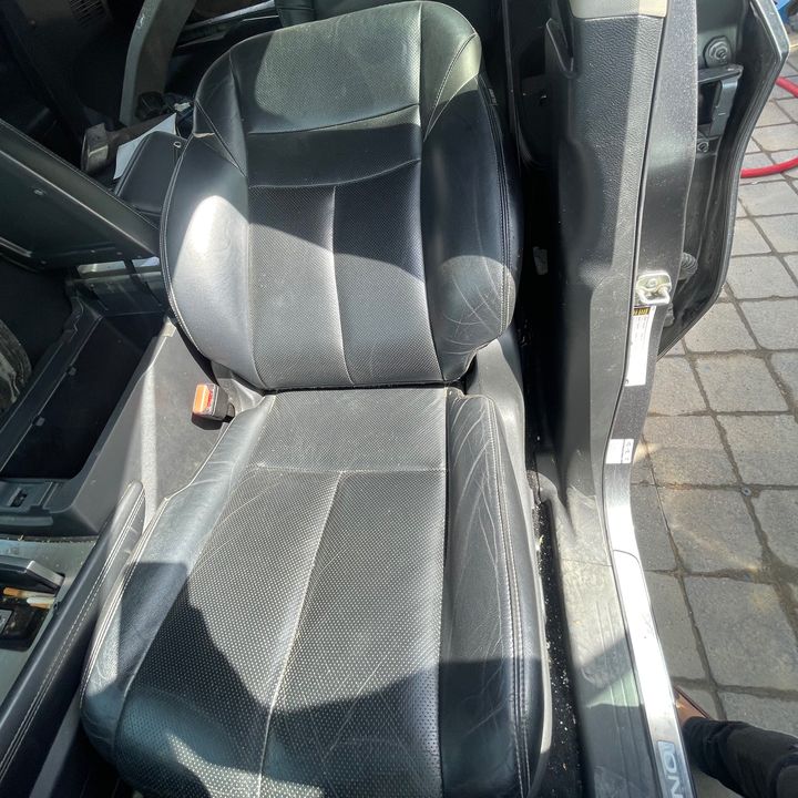 Front Seat (LHS) - 2015 Nissan Murano