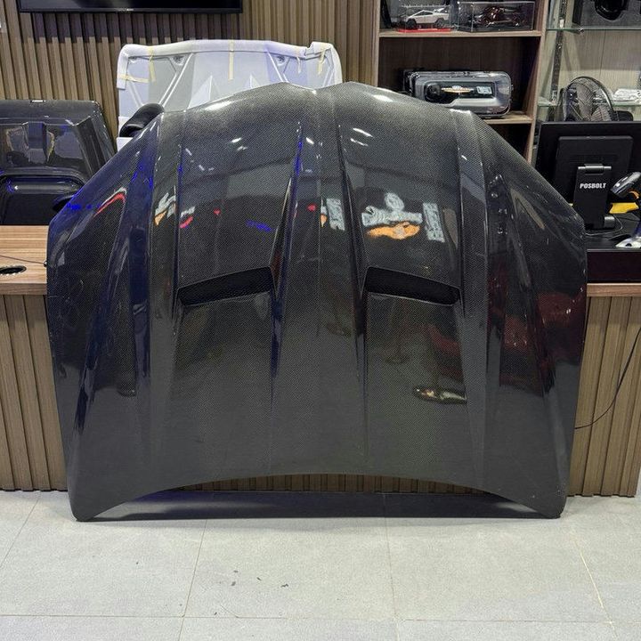 Lamborghini Urus - Bonnet Carbon Fiber Hood