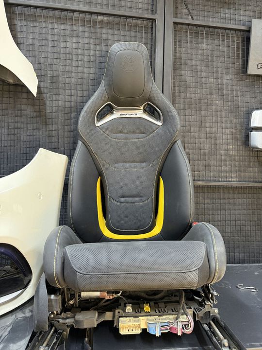 Mercedes-AMG C class w206- Seat LH Black/Yellow