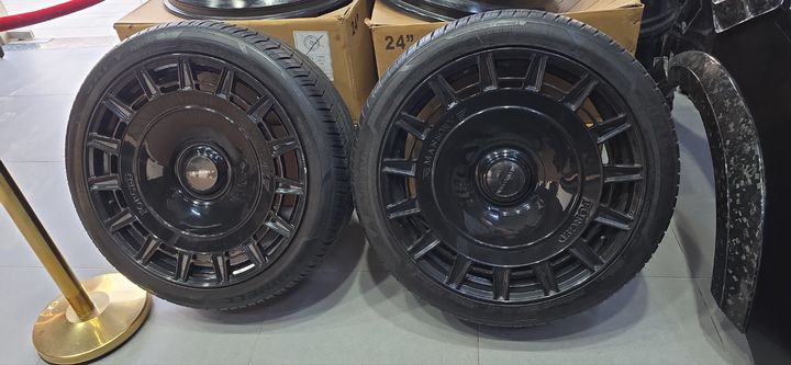 Mansory Forged 22-inch Wheel & Pirelli P Zero Tire Set