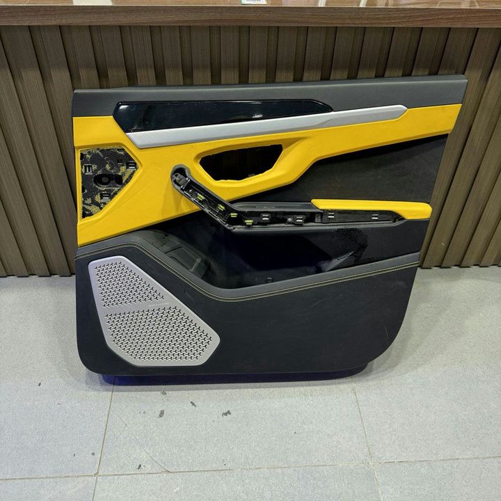 Lamborghini Urus - Rear Interior Door Panel