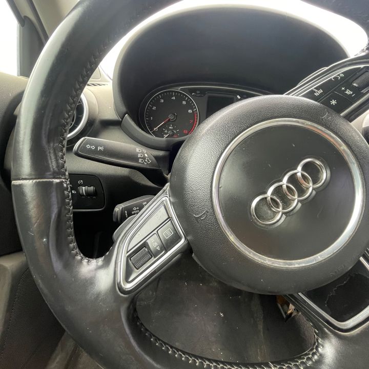Steering wheel - 2012 Audi A1