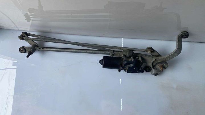 Windshield wiper motor - 2014 Infiniti QX80 SUV