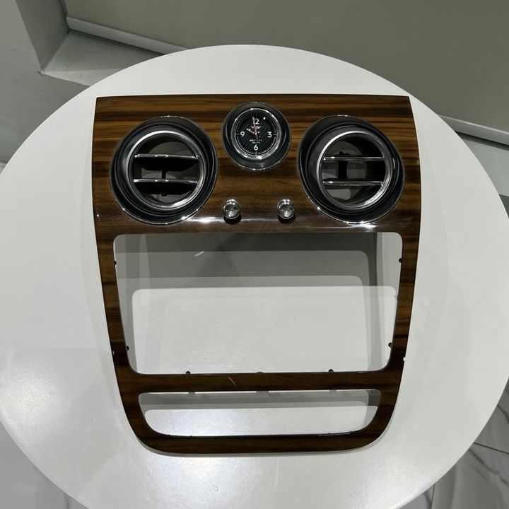 Bentley Bentyaga - Center Dash Trim Wood Clock