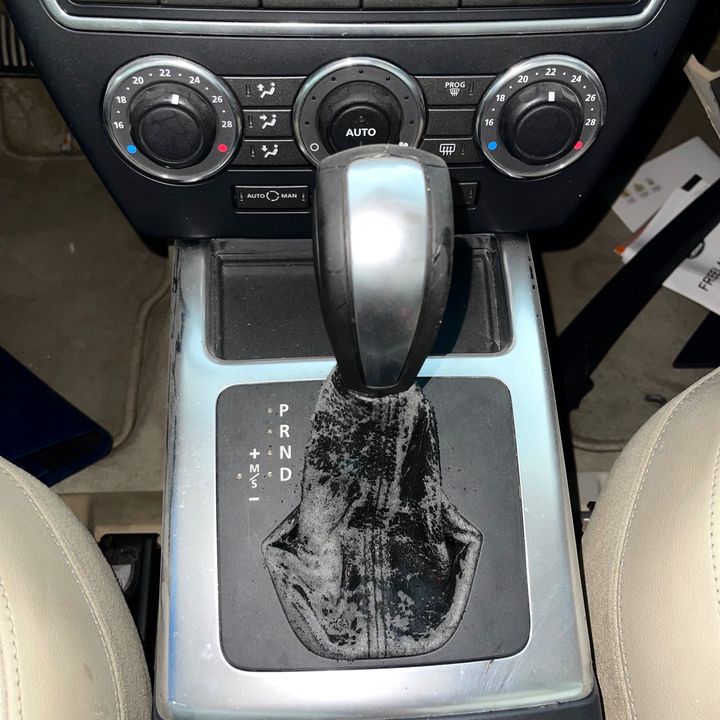 Gear Shift Knob(Automatic) - 2014 Land Rover LR2