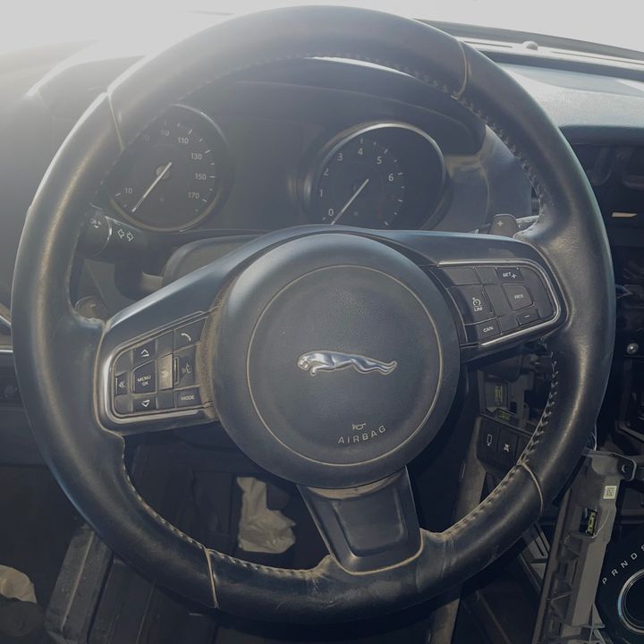 Steering wheel - 2017 Jaguar F-Pace