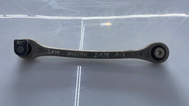 Upper arm (RH) - 2020 Audi A7