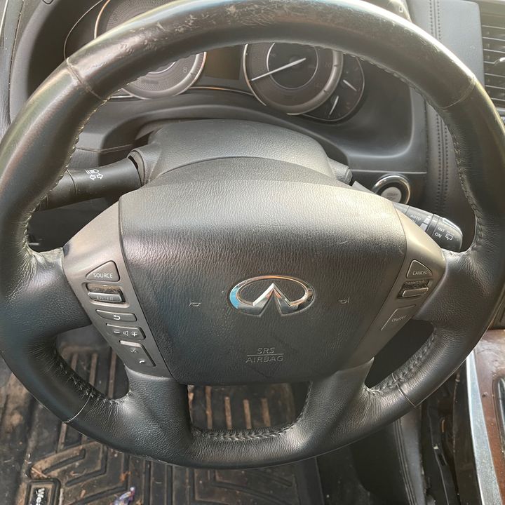Steering wheel - 2011 Infiniti QX56 5.6i