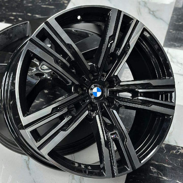 Original BMW i7 Wheels