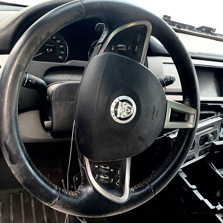 Steering wheel - 2013 Jaguar XF