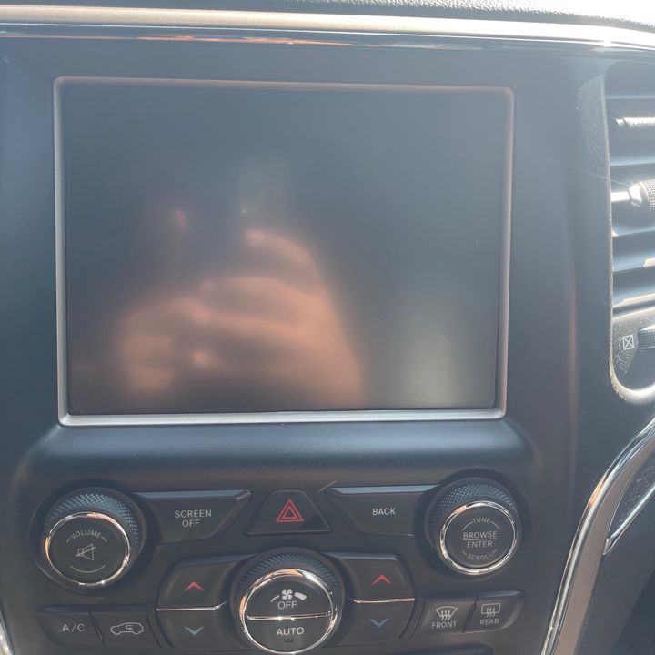 Info-gps-tv screen - 2015 Jeep Grand Cherokee OVERLAND