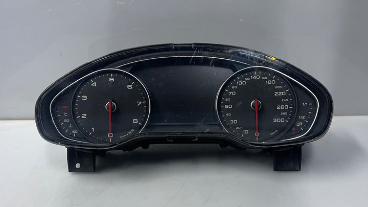 Speedometer - 2013 Audi A8