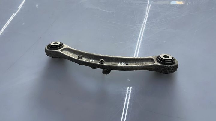 Upper arm (RH) - 2007 Audi Q7