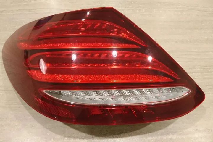 a2139068100   rear light l