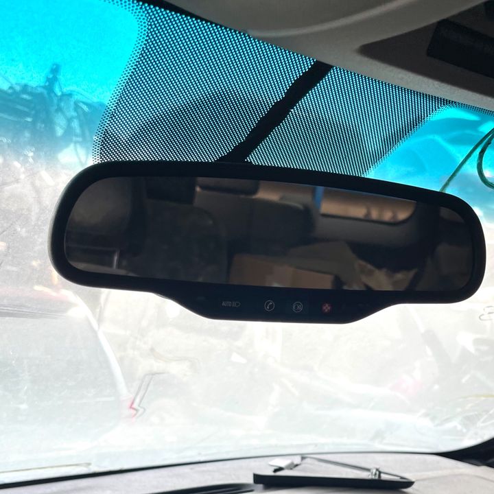 Mirror (Inner rear view) - 2011 Cadillac Escalade Luxury