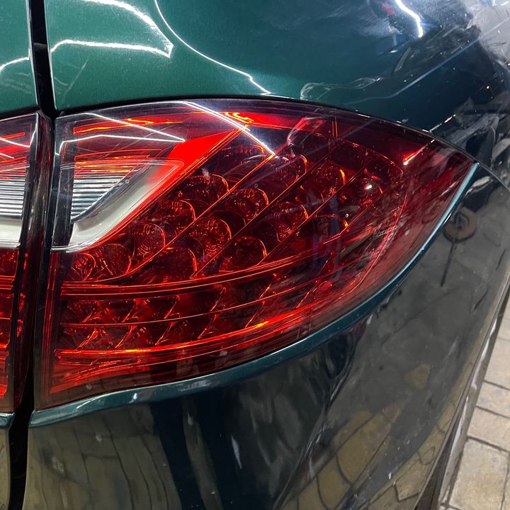 Tail Light (RH) - 2013 Porsche Cayenne