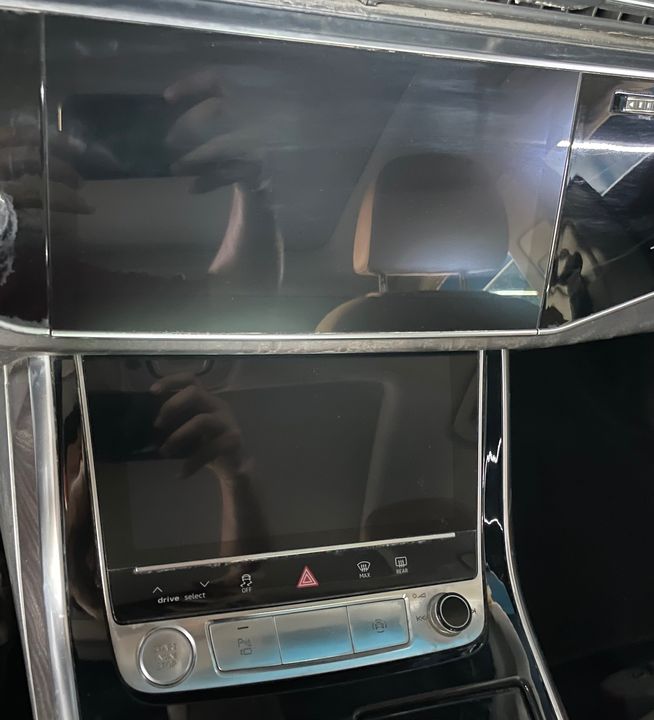 Info/GPS/TV Screen - 2019 Audi Q8