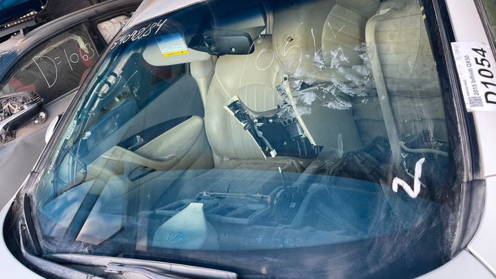 Windshield glass - 2015 Infiniti QX50
