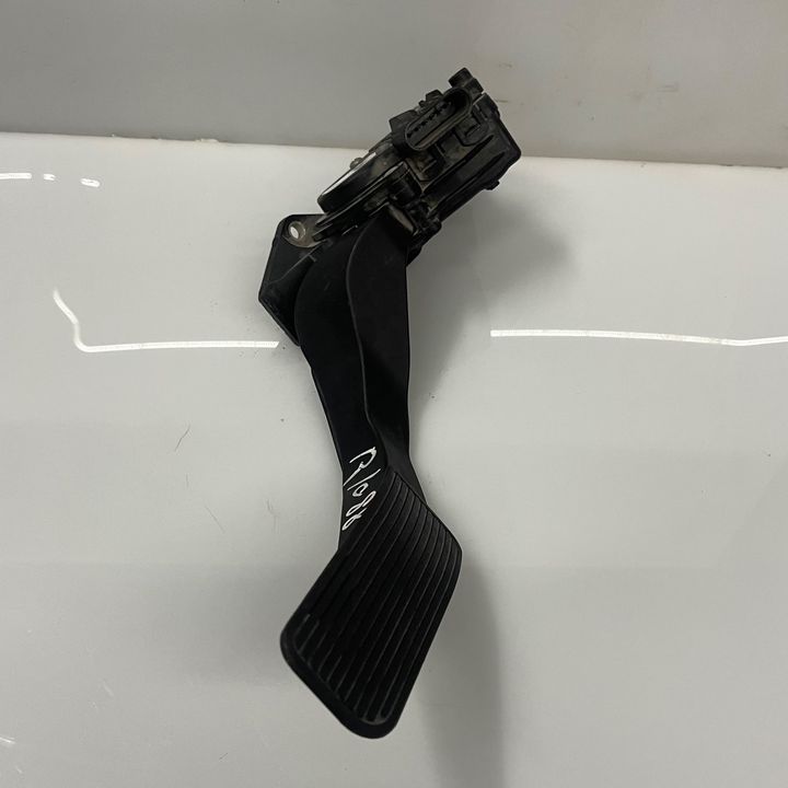 Accelerator pedal - 2015 Chevrolet SILVERADO
