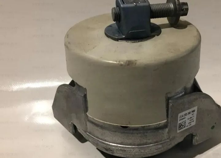 ENGINE MOUNT