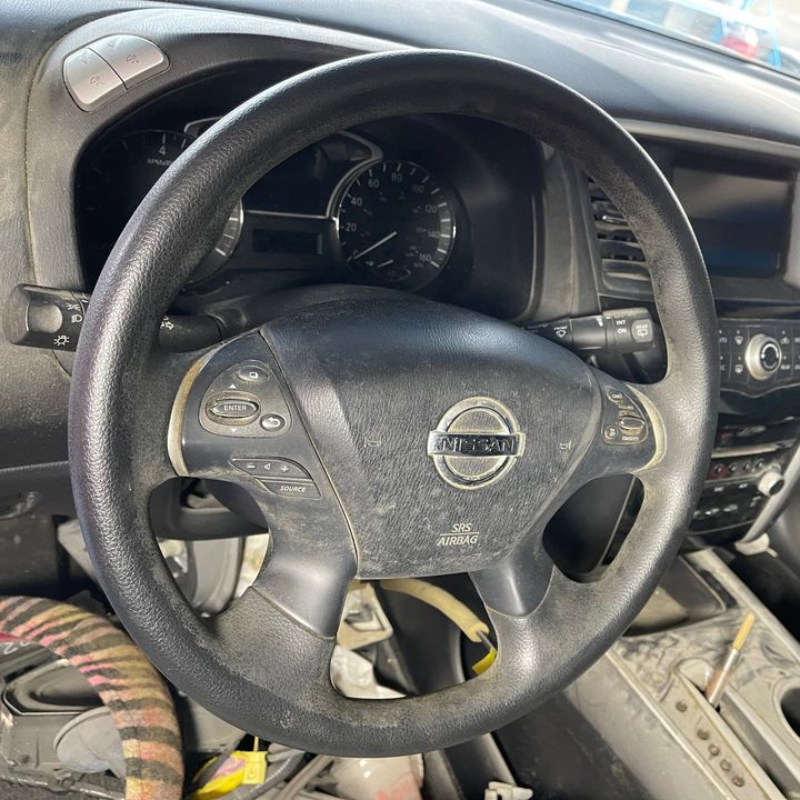 Steering wheel - 2014 Nissan Pathfinder