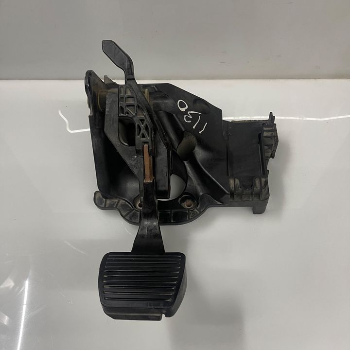 Pedal brake/clutch - 2018 Jeep Compass Longitude