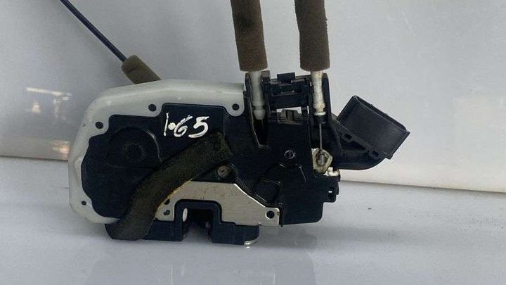 Door lock - 2011 Infiniti QX56